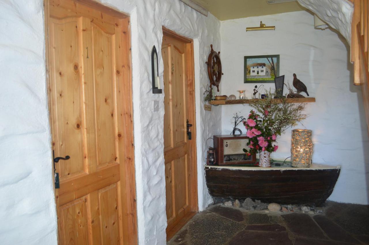 Lissyclearig Thatched Cottage Кенмер Номер фото